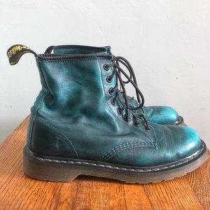 Dr Martens 8-eyelet lace-up ankle boot